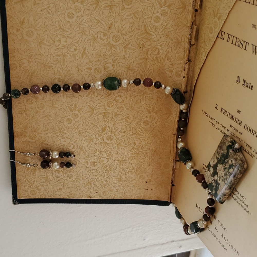 🩷 Handmade Stone Pendant Necklace and Earrings Set